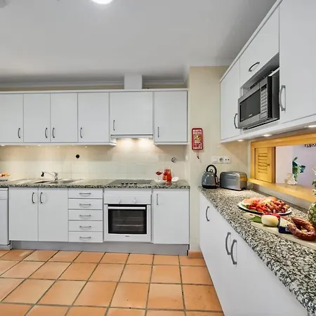 Sol With Pool, Garden & Rooftop Terrace Quarteira